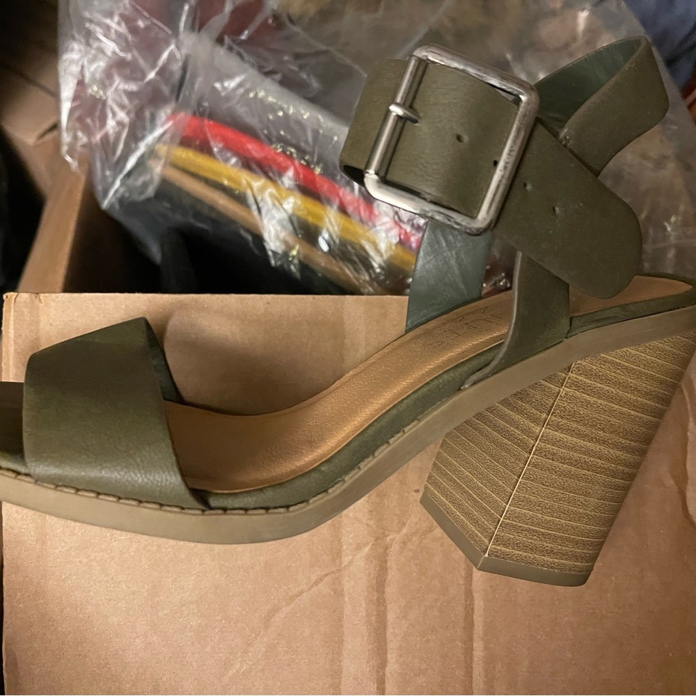 Olive  Sandal heels